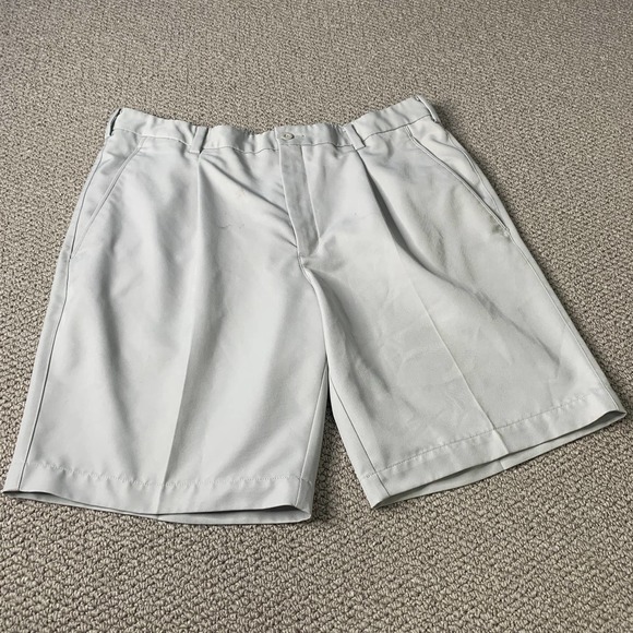 Nike Golf Mens Shorts Size 32 Beige Dri Fit Chino Pleated‎ Front Pockets - Picture 1 of 12